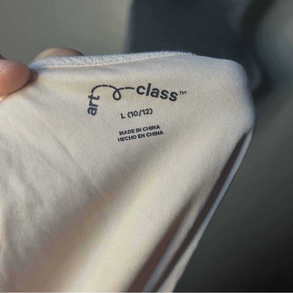 Elegant Cream Women's Top - Picture 7 of 9